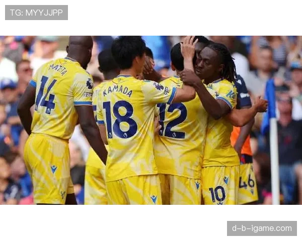 水晶宫成功续约埃泽，核心阵容稳固开启发展新篇章