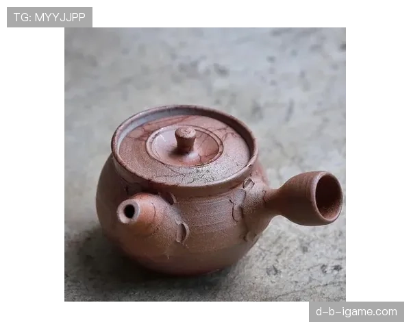 斯托克城红白陶器:传统工艺与现代设计交融,诠释英伦美学新典范 斯托克城红白陶器:传统工艺与现代设计交融,诠释英伦美学新典范